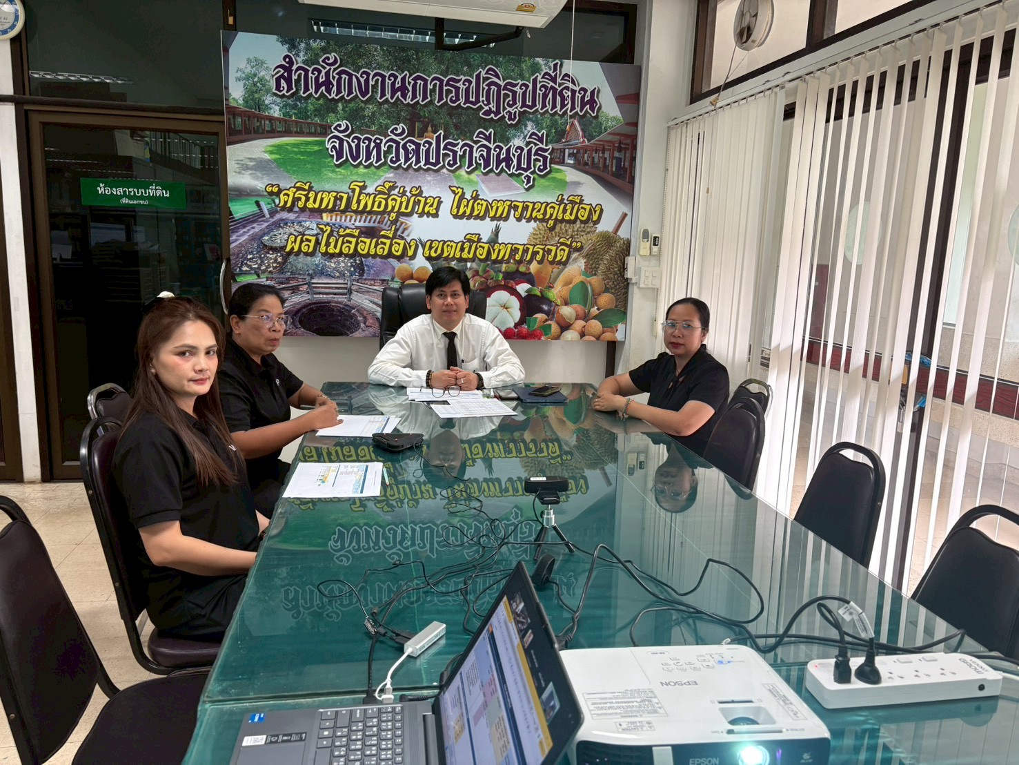 title - วันอังคารที่ 20 มกราคม 2569 นายวิทูล ประดิษฐบุญ ปฏิรูปที่ดินจังหวัดปราจีนบุรี  พร้อมด้วยเจ้าหน้าที่ ส.ป.ก. ปราจีนบุรี เข้าร่วมการประชุมคณะทำงานติดตามและเร่งรัดการใช้จ่าย เงินงบประมาณประจำปี 2569 